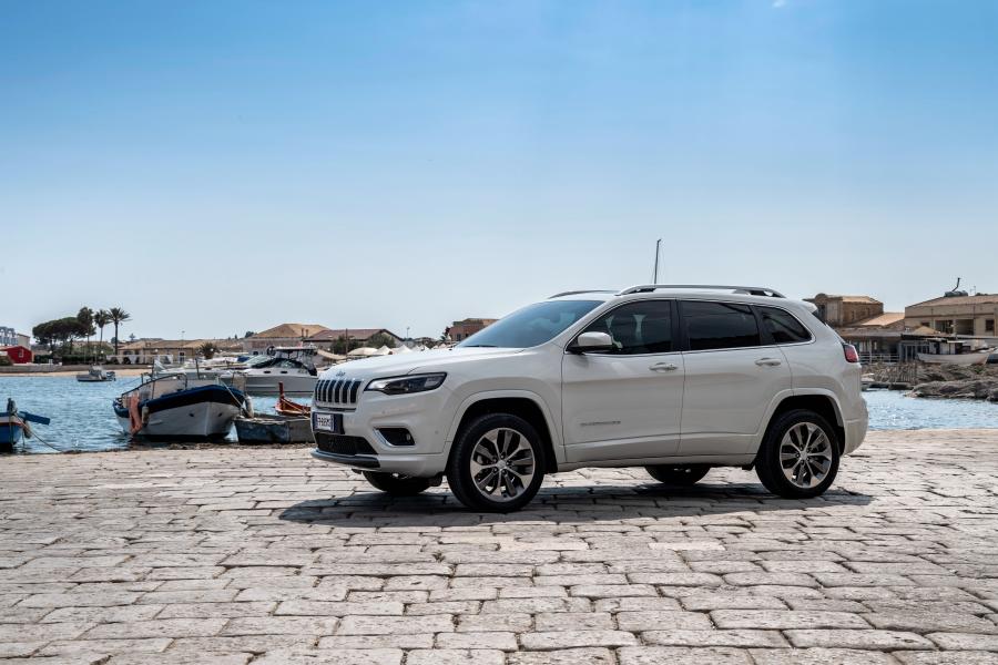  Jeep Cherokee Overland (KL) 2018 года  (WW) (фото 12 из 58)